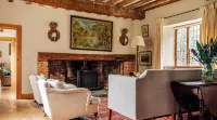 Lavish Tudor Hall & Gardens - Sleeps 14