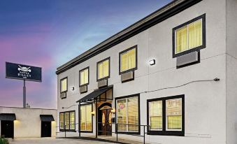 Hotel Dilley Grand