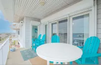 Penthouse by the Sea Huge Home with Amazing Views - Apartments