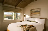 Woods Cove Inn