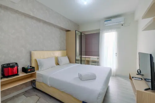 Sophisticated Studio Room at Podomoro Golf View Apartment by Travelio - Parkplatz