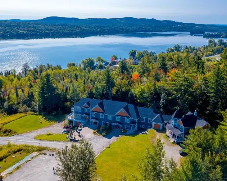 Au Sommet du Lac Magog Hotels in Magog