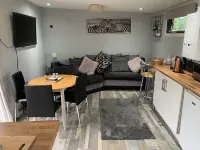 Stunning 2-Bed Cabin in Nantglyn Denbigh Hotels in Clocaenog