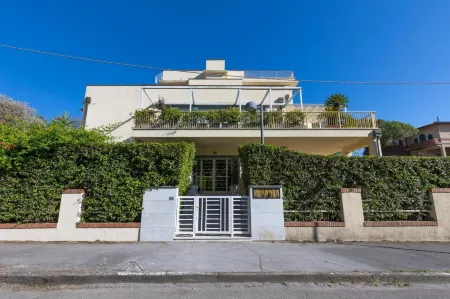 Casa Michelangelo, a Luxury Retrat in Viareggio Close to the Passeggiata
