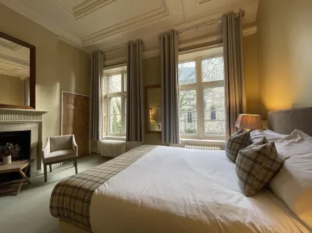 The Old Deanery - Restaurant with Rooms Отели в г. Рипон