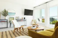 Avalon I by Avantstay Contemporary San Diego Condo w/ Large Patio