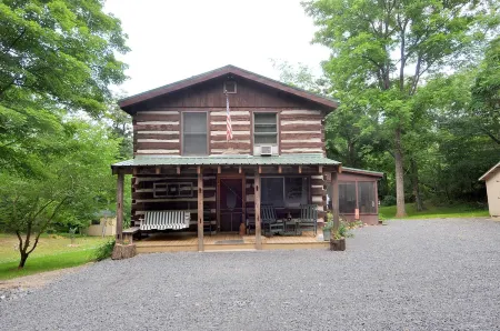 Pondview Cabin - Log Cabin Retreat