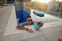 Ink Hotel - Kolam Infiniti
