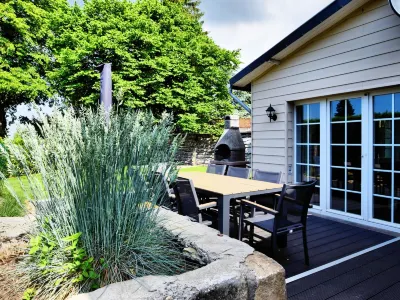 Modern Family Home with Wellness Hotels in 