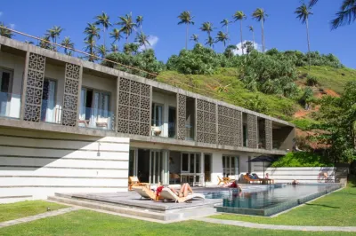 Modern Beach Villa with Roof Garden