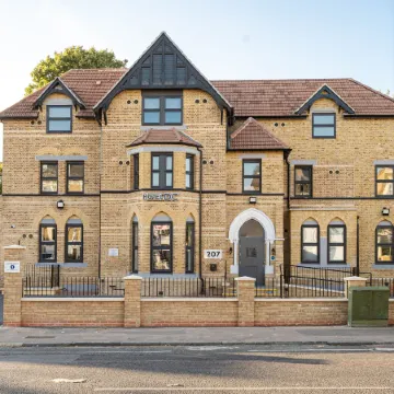 Hotel DC, Stratford Отели рядом с достопримечательностью «Стратфорд»