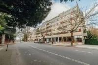 Grand Botanic Garden Apartment by Vacationy