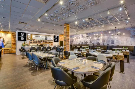 Sandman Signature Lethbridge Lodge Отели рядом с достопримечательностью «Шугар Боул»