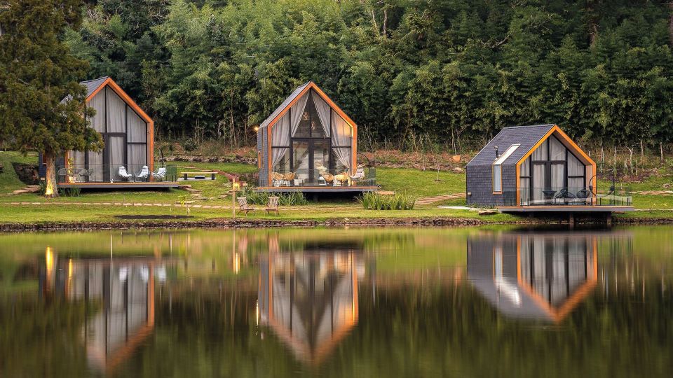 Celeiro Lake Village