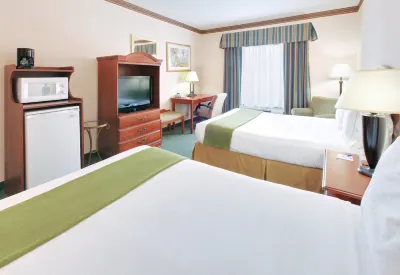 Holiday Inn Express & Suites Cleveland Hoteles cerca de Universidad Estatal del Delta