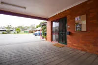 Centretown Motel - parking