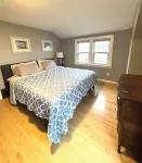 Charming Full Home in Downtown Escanaba – Walk to Beach, Park, and Marina! Escanaba Country Club 주변 호텔