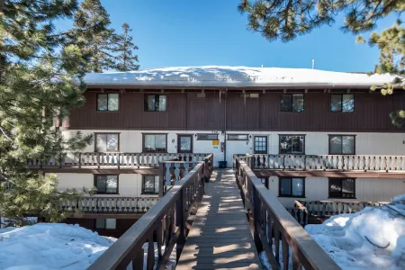 Rare Heavenly 2Br*Lake Views*Shuttle Access*Dog OK