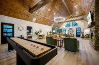 Luxurious Cabin with Hot Tub and Shuffleboard - Charming Woodland Escape