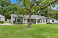 Private Backyard and Access to Exclusive Club - Inviting Modern Oasis