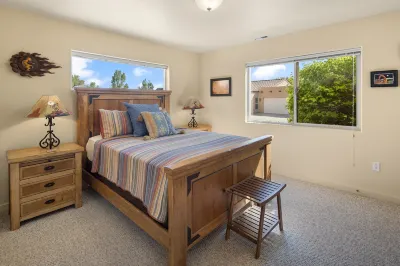 Breathtaking Views and Community Pool Access - Stunning Oasis