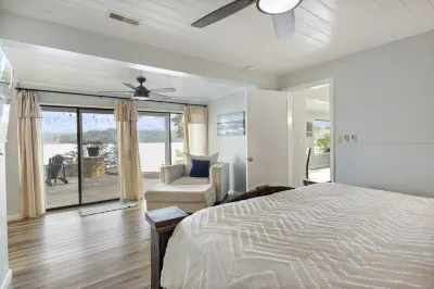Private Dock, Shuffleboard, and Breathtaking Views - Stunning Getaway