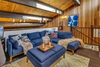 Spacious Deck and Cozy Loft - Stylish Mountain Retreat