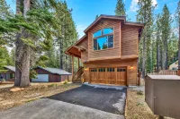 Private Hot Tub, Spacious Deck and Family Room - Charming Retreat