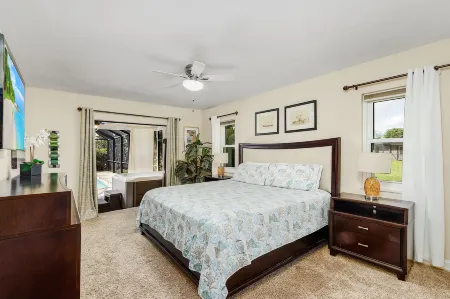 Heated Pool and Spa Oasis - Beautiful Family Retreat