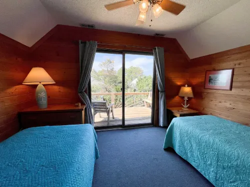 Screened Porch and Outdoor Shower - Charming Family Retreat Hotel a Ocracoke