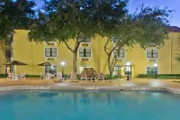 Holiday Inn Express & Suites Irving DFW Airport North