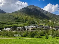 Espacioso Apartamento con Jardín en Salardú