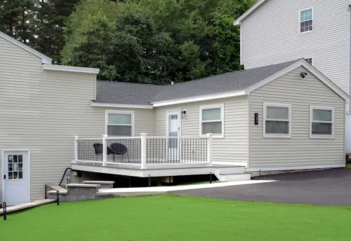 Lake Access 4 Bed 3 Bath HOT TUB Hotels in Billerica