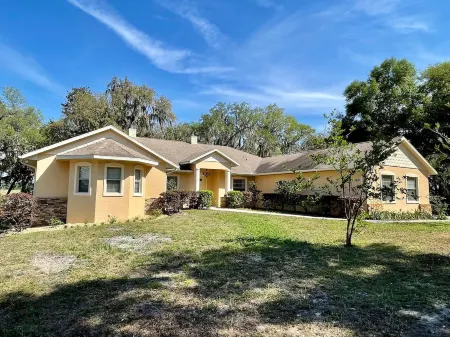 Lakeside Retreat - Private Dock, Kayaks, Lakefront, WiFi