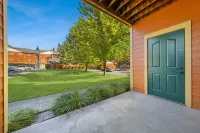 Spacious Condo with Fitness Center and Sauna - Chic Tranquil Retreat Hotels in Kootenai County