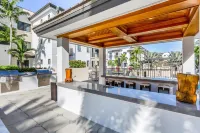 Naples Square Paradise