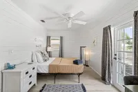 Pool, Outdoor Fire Pit and Arcade Games - Captivating Coastal Retreat