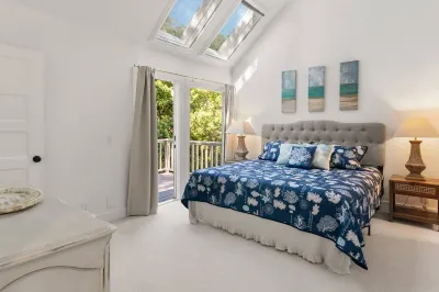 Cozy Bunk Room and Scenic Balconies - Charming Golf Retreat