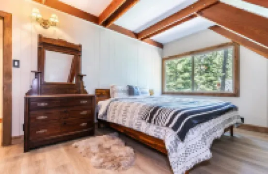 Charming Cabin with Deck and Community Pool - Cozy Mountain Retreat Hotels in Homewood