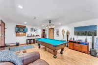 Game Room and Scenic Deck Oasis - Inviting Mountain Retreat