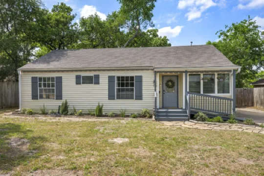 The Cottage on Meadow 3 BR/2 BA