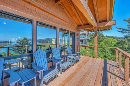 Pelicans Perch Pacific City