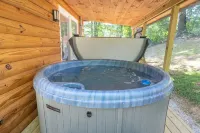 Alone At Last - New LUX Tiny Cabin - WiFi - Hot Tub Hotels in Campton