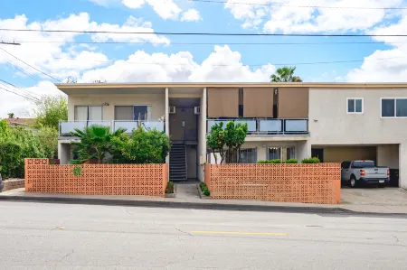 Stylish Living with Private Patio and Parking - Inviting Modern Retreat