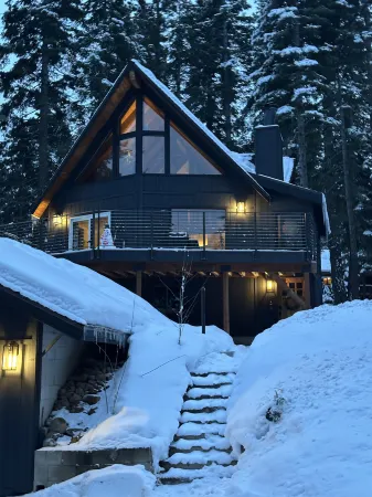 Charming A-Frame Cabin with Hot Tub and Games - Cozy Family Retreat Отели в г. Тахо Виста