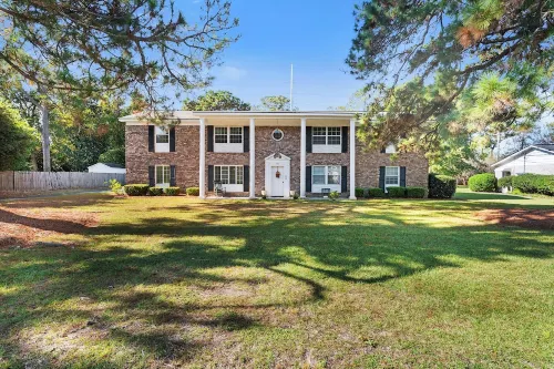 Charming 2-bedroom 1 bath cozy condo  with free bottle of wine and  Smart TVs