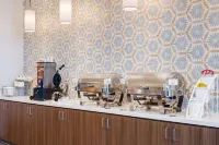 La Quinta Inn and Suites by Wyndham Lincoln - breakfast