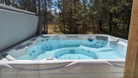 Hot Tub and Game Table in Wooded Oasis - Stylish Modern Retreat Отели в г. Три Риверс