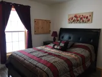 Stylish Retreat - Fireplace, Porch, Fire Pit, WiFi, Grill