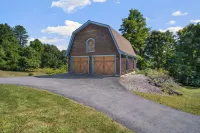 Dock Slip and Cozy Hot Tub with Scenic Views - Stunning Escape